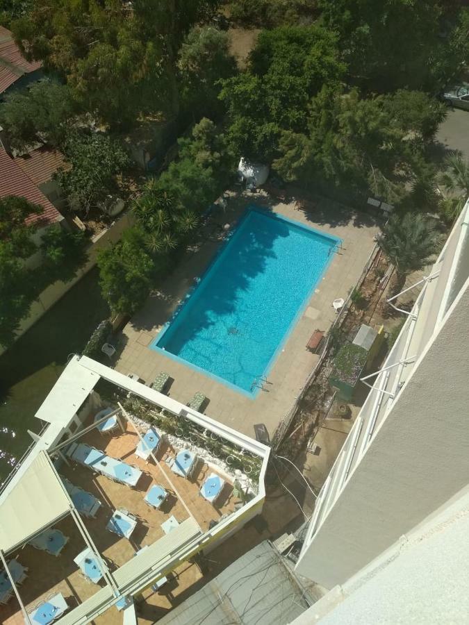 Beachfront Skyline Retreat 1Br Pool Central Larnaca Luaran gambar