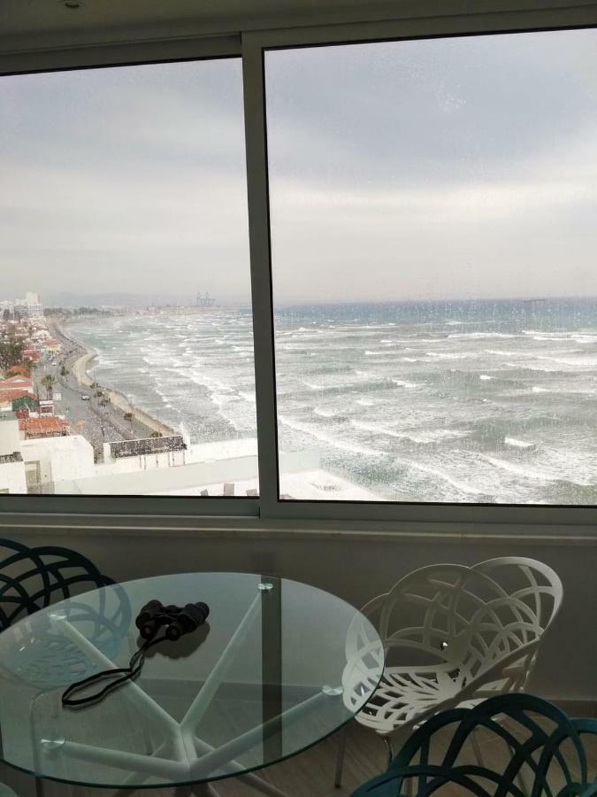 Beachfront Skyline Retreat 1Br Pool Central Larnaca Luaran gambar